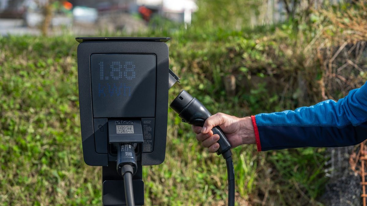 Laneway EV Charger Installation in Toronto